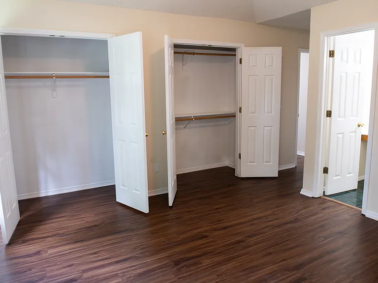1481 Fredonia St — Photo 15