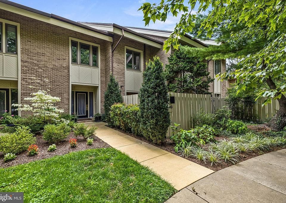 1st image of 913 Drohomer Pl