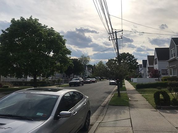 4th image of 144 Oak St