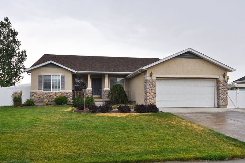 1st image of 8458 S Wild Oak Dr