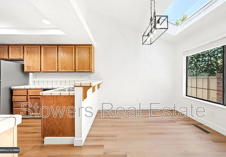 2033 Raphael Ct — Photo 25