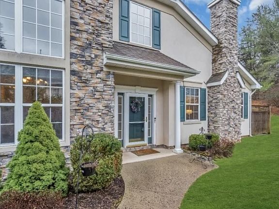 2nd image of 30 Ebersohl Cir