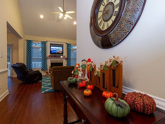 4th image of 105 Heatherton Ln