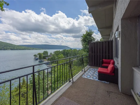 7 Cliffside Dr, Canandaigua, NY 14424