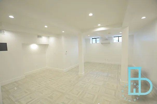 Rented by Brooklyn High Rise LLC | media 32