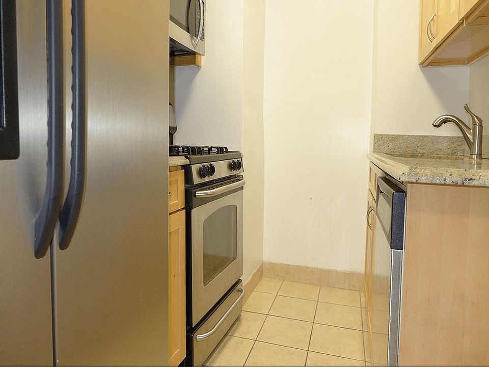 1st image of 301 E 47th St APT 10d