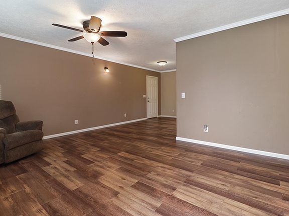 3rd image of 35 Yorkshire Dr