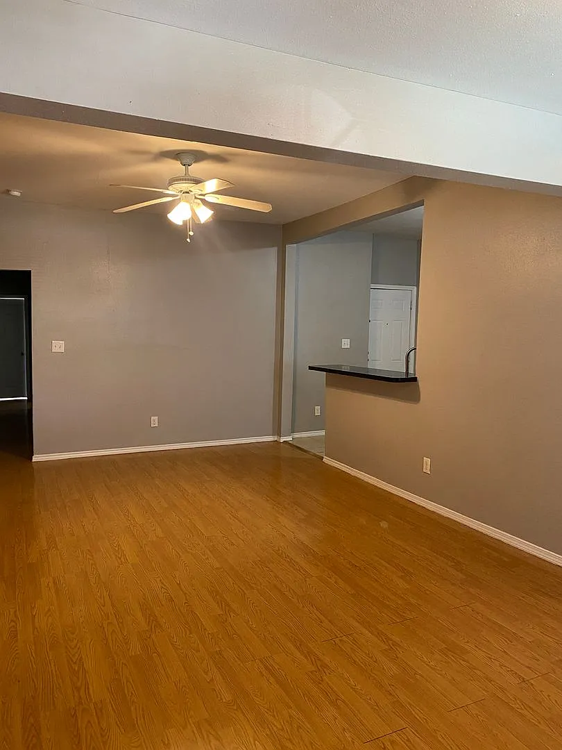 Large 2-Bedroom Near I-10 & Culebra — Photo 3