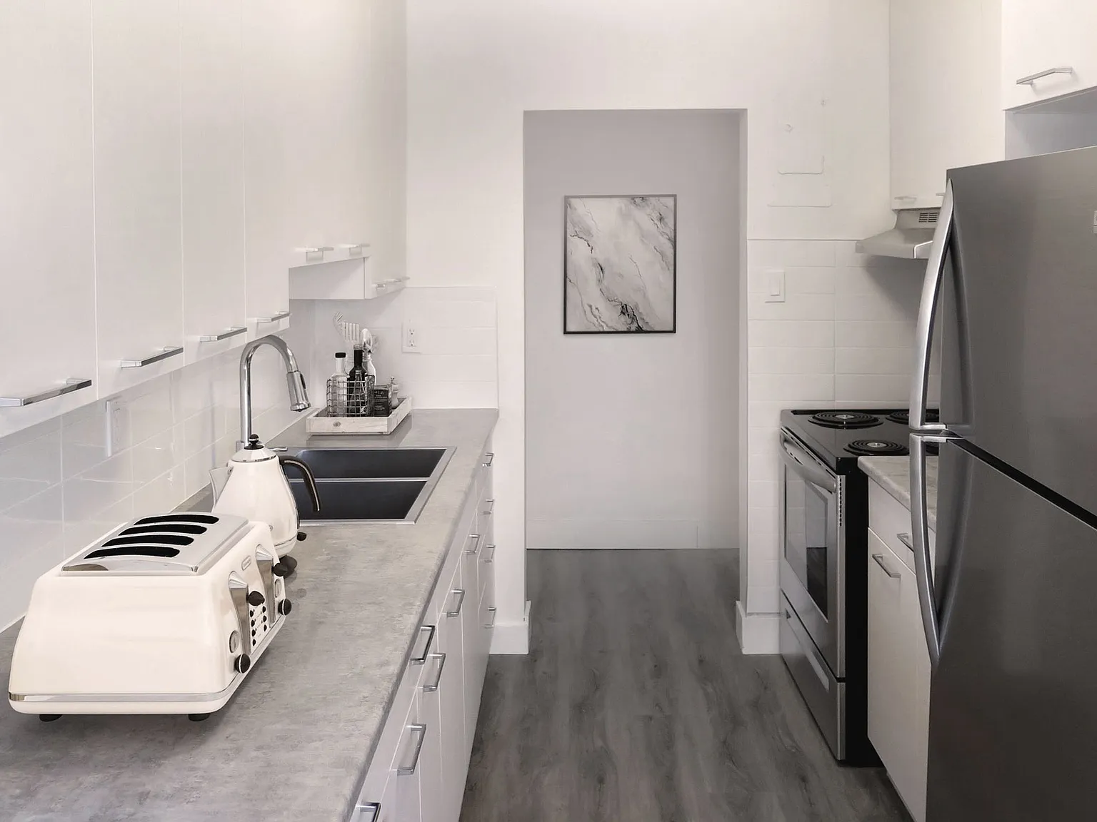 Sandford Apartments — Photo 2