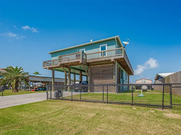 1126 Island Blvd, Crystal Beach, TX 77650