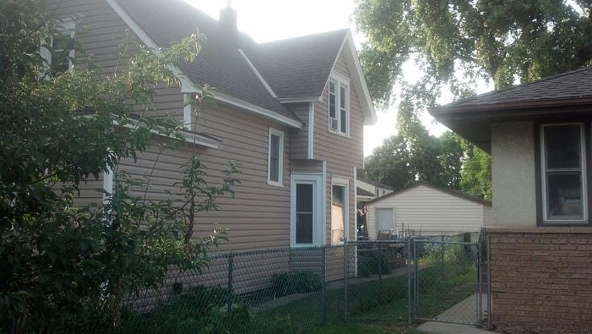 195 Haskell; new siding 2013