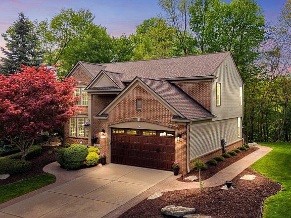 2nd image of 975 Hidden Creek Dr