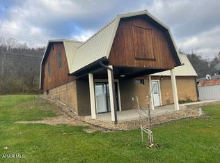 658 Chimney Rocks Rd, Hollidaysburg, PA 16648