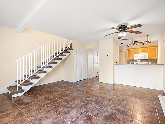 5th image of 4141 Whiteley Dr APT 405