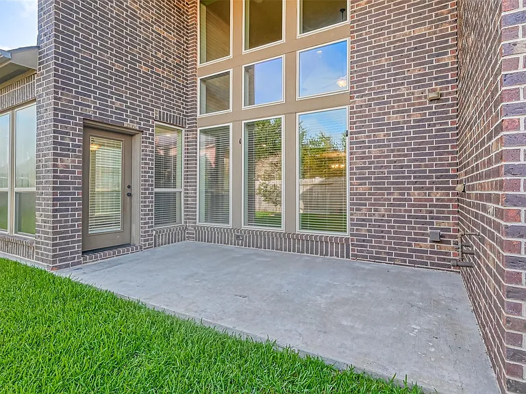 4006 Misty Waters Ln — Photo 37