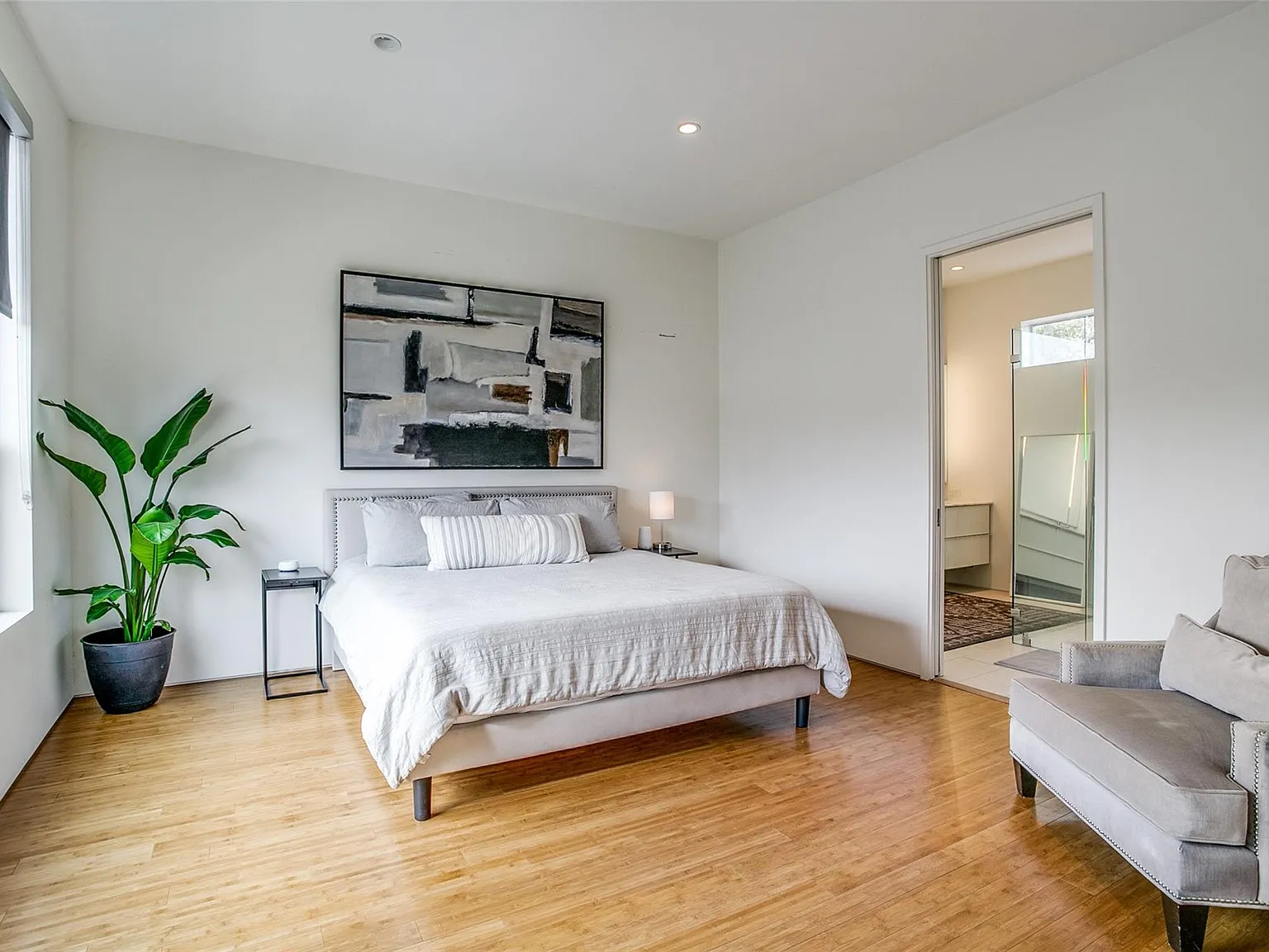2 bed, 1773 sqft, $3,700 — Photo 3