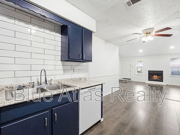 5th image of 916 Hilltop Dr #A