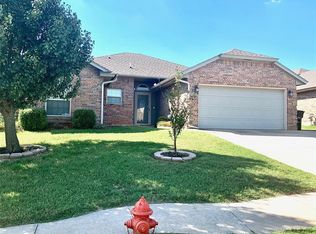 1405 Meadow Run Dr, Moore, OK 73160
