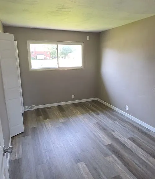 612 W Russ Ave — Photo 9