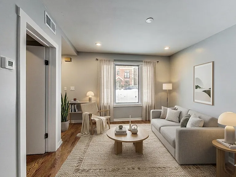 1831 W Fletcher St #1 — Photo 2