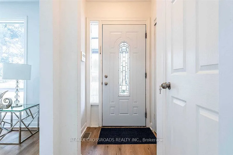 3 bed, $2,650 — Photo 2