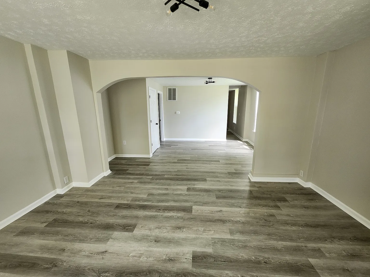2 bed, 1.5 bath, $1,600 — Photo 4