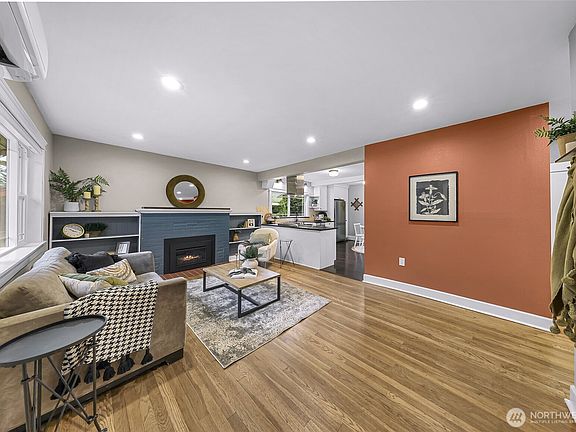 4th image of 1420 E Maplewood Avenue