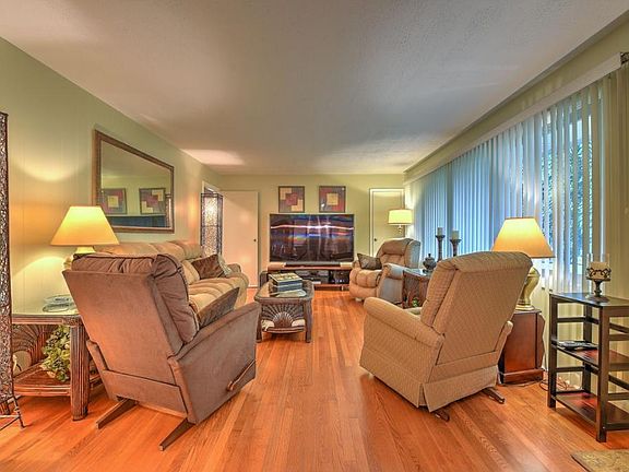 5th image of 909 Fairmont Ave