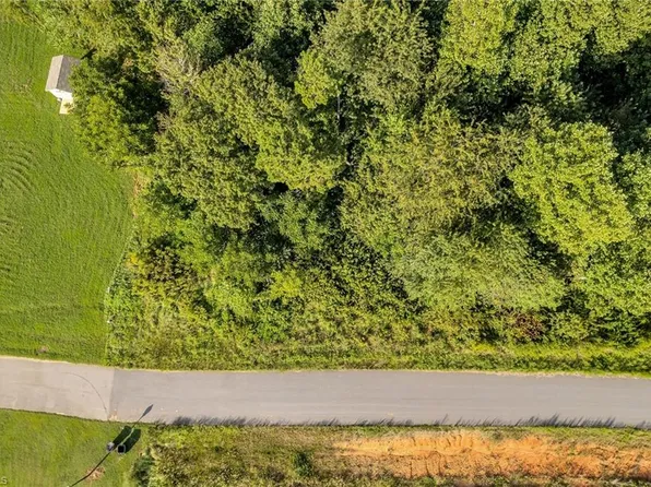 16 Regal Oaks Dr, Wilkesboro, NC 28697