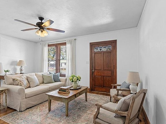 3rd image of 396 NW Hillsboro St