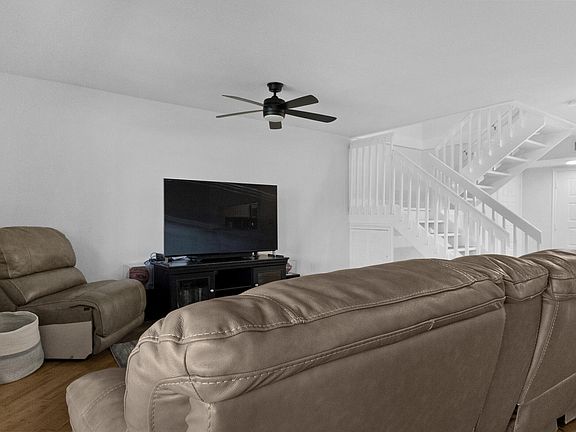5th image of 638 N University Drive