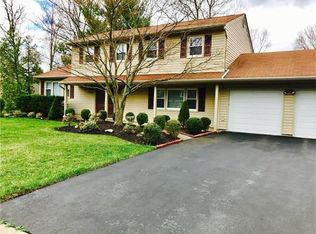 5 Beacon Hill Dr, East Brunswick, NJ 08816