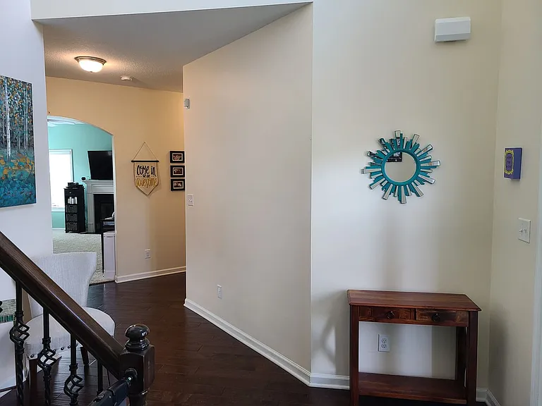 403 Derrick Dr — Photo 4