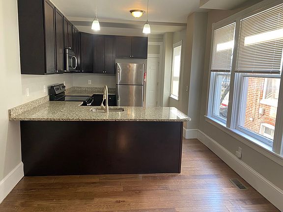 2nd image of 528 E King St APT 1