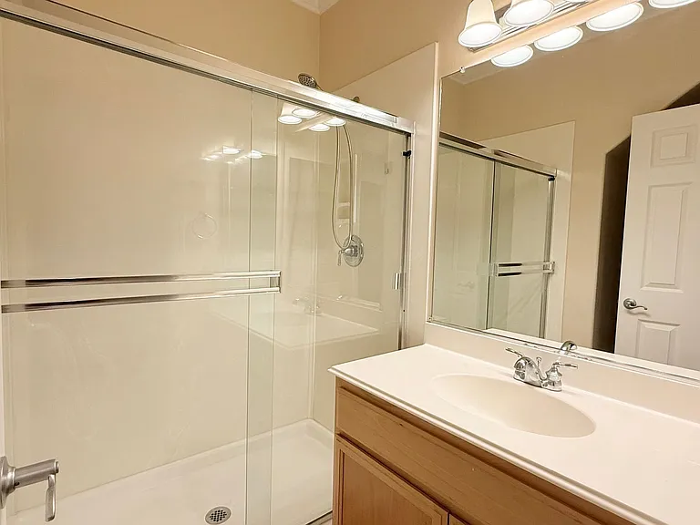 304 Karelian St — Photo 7