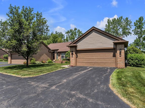 3rd image of 4853 Lone Oak Ct #11