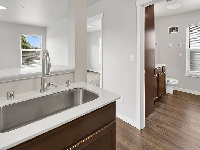 2101 Broadway — Photo 21