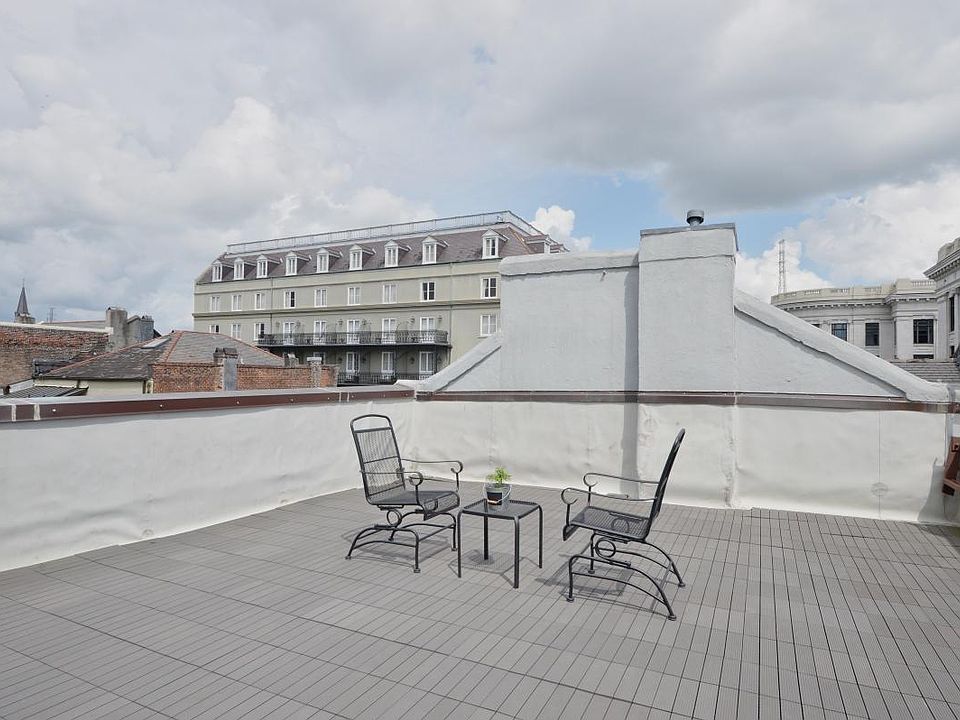 Large Private Deck!
