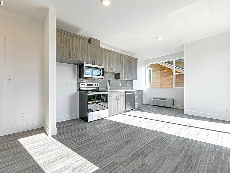 4130 NE Garfield Ave #203 — Photo 2