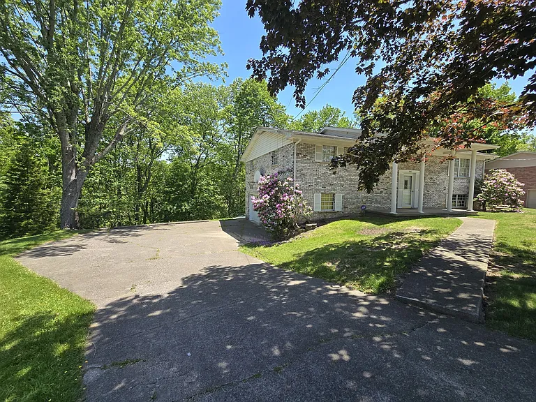 Large 6+ Car Driveway
