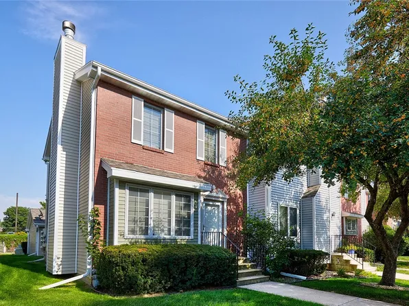 5220 Meredith Dr, Des Moines, IA 50310