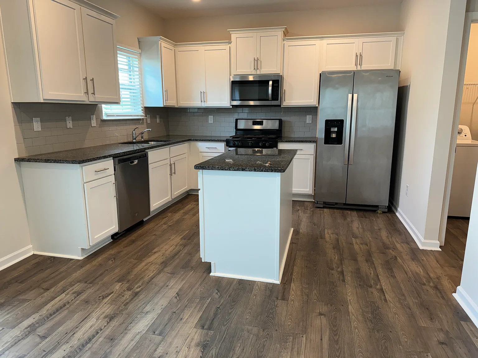 4 bed, 2.5 bath, 2692 sqft, $2,350 — Photo 3