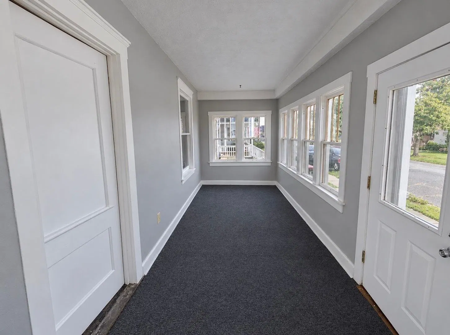 1020 Greenfield Ave SW — Photo 2