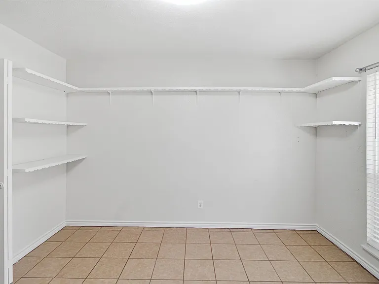 3709 Yaupon Dr — Photo 9