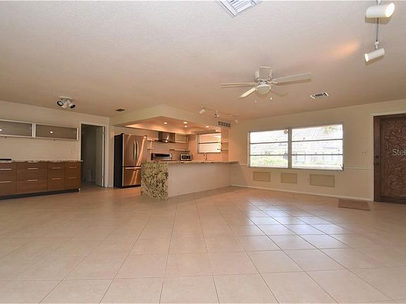 4th image of 1825 Sandalwood Dr