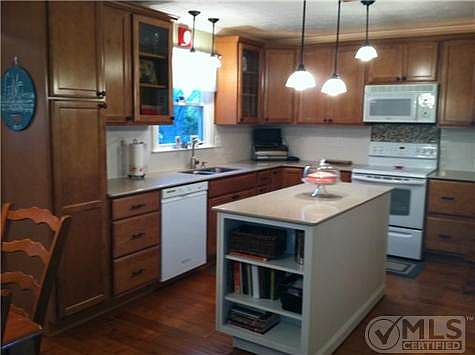 4th image of 350 Twin Oaks Dr