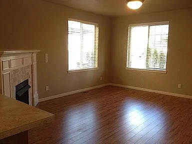 2 bed, 2.5 bath, 1689 sqft, $2,450 — Photo 2