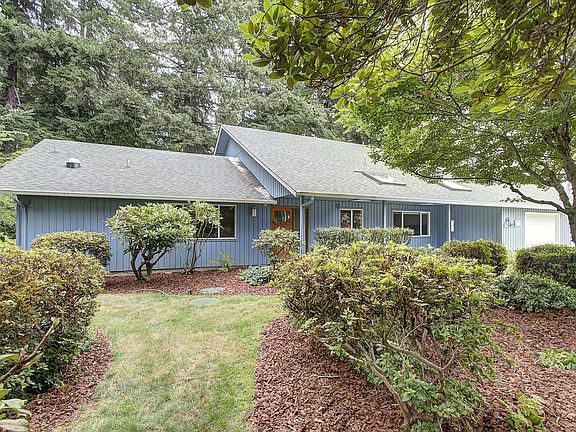 2nd image of 2320 NE 110th Pl