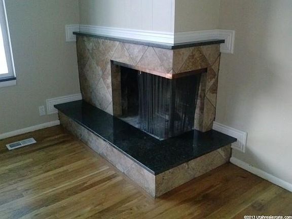 3rd image of 1666 W Leland Dr