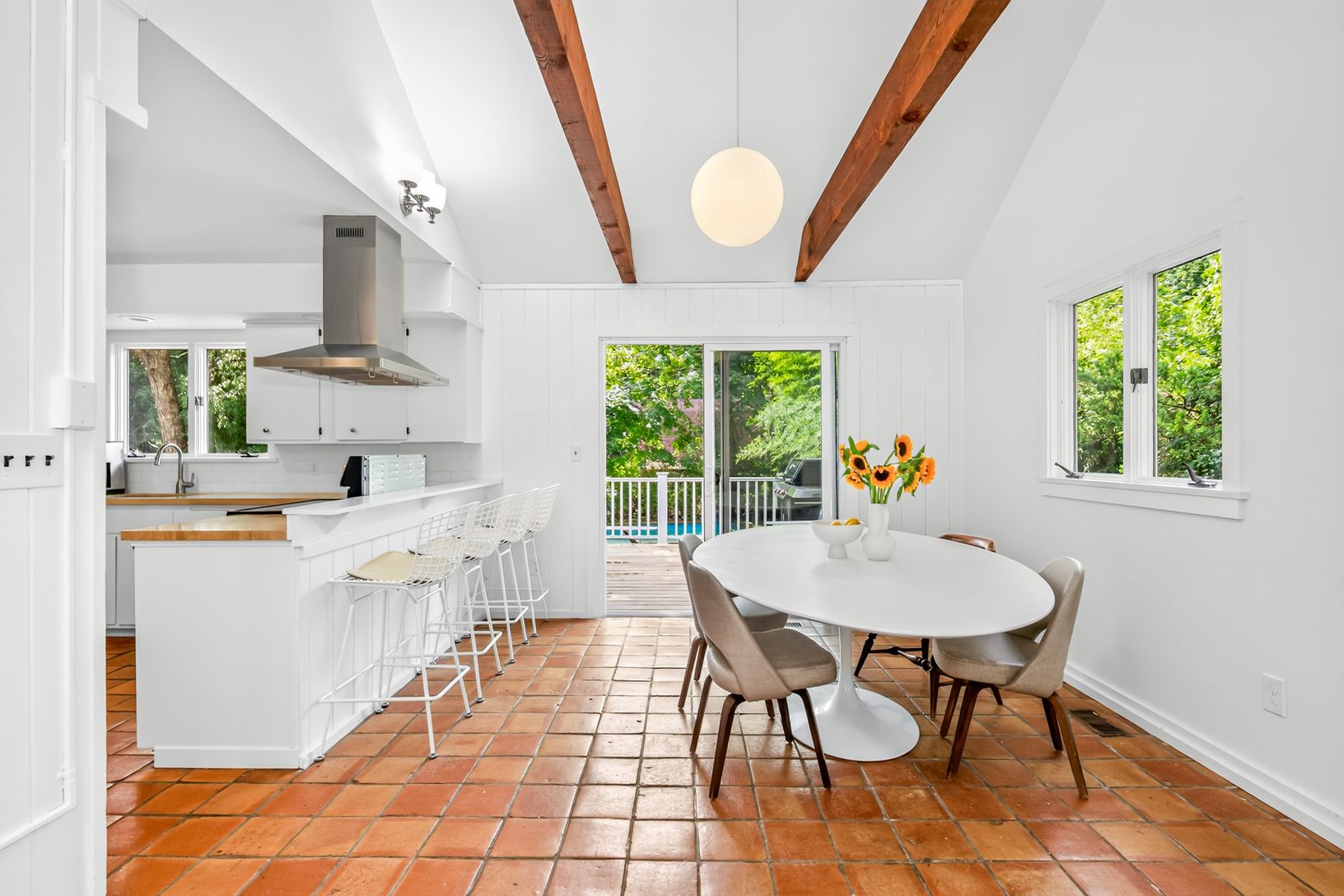  Open living/ dining 